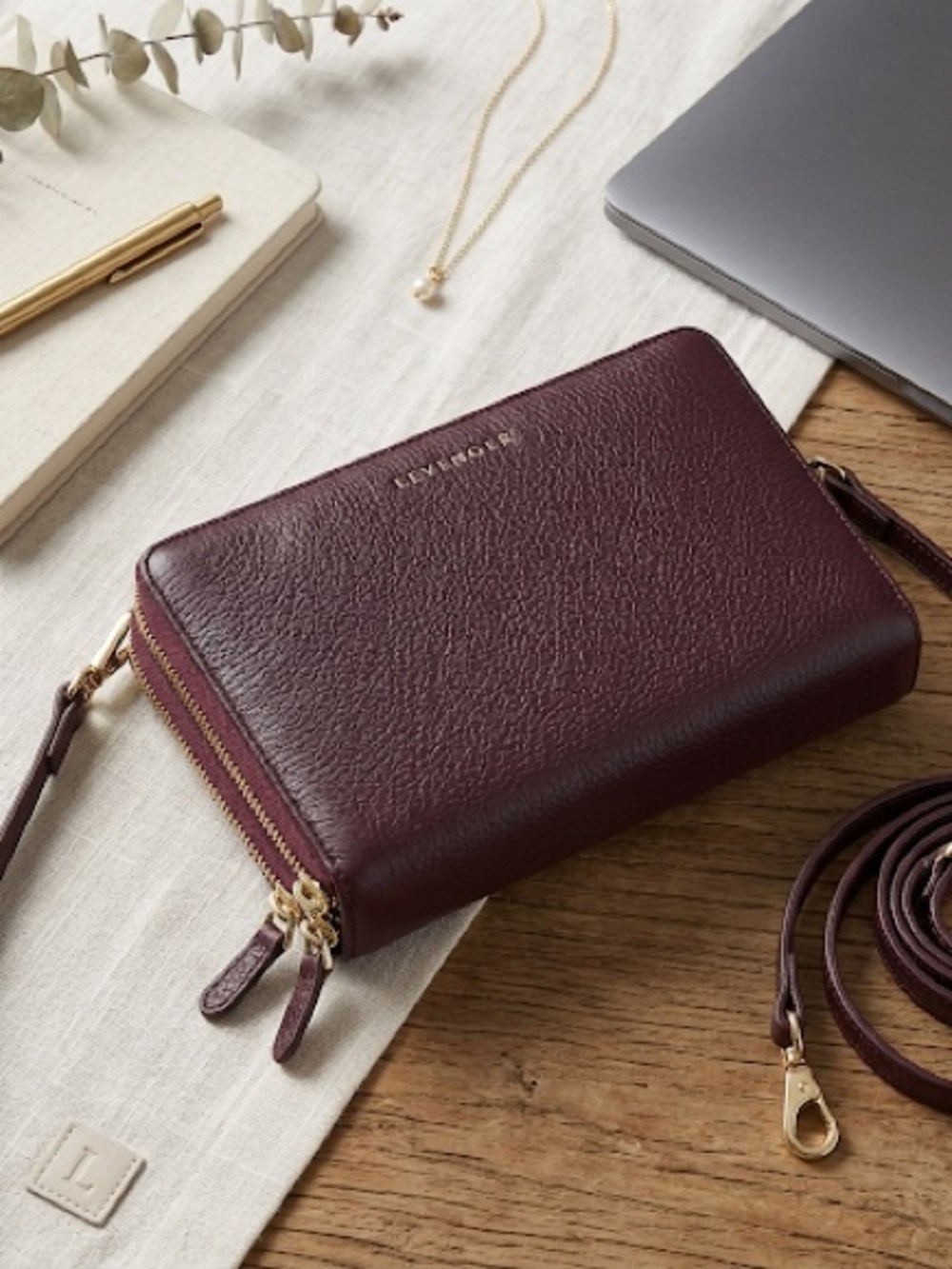 Levenger Plum Pebbled Leather Double Zip Crossbody Wallet Bag Organizer - Picture 3 of 12